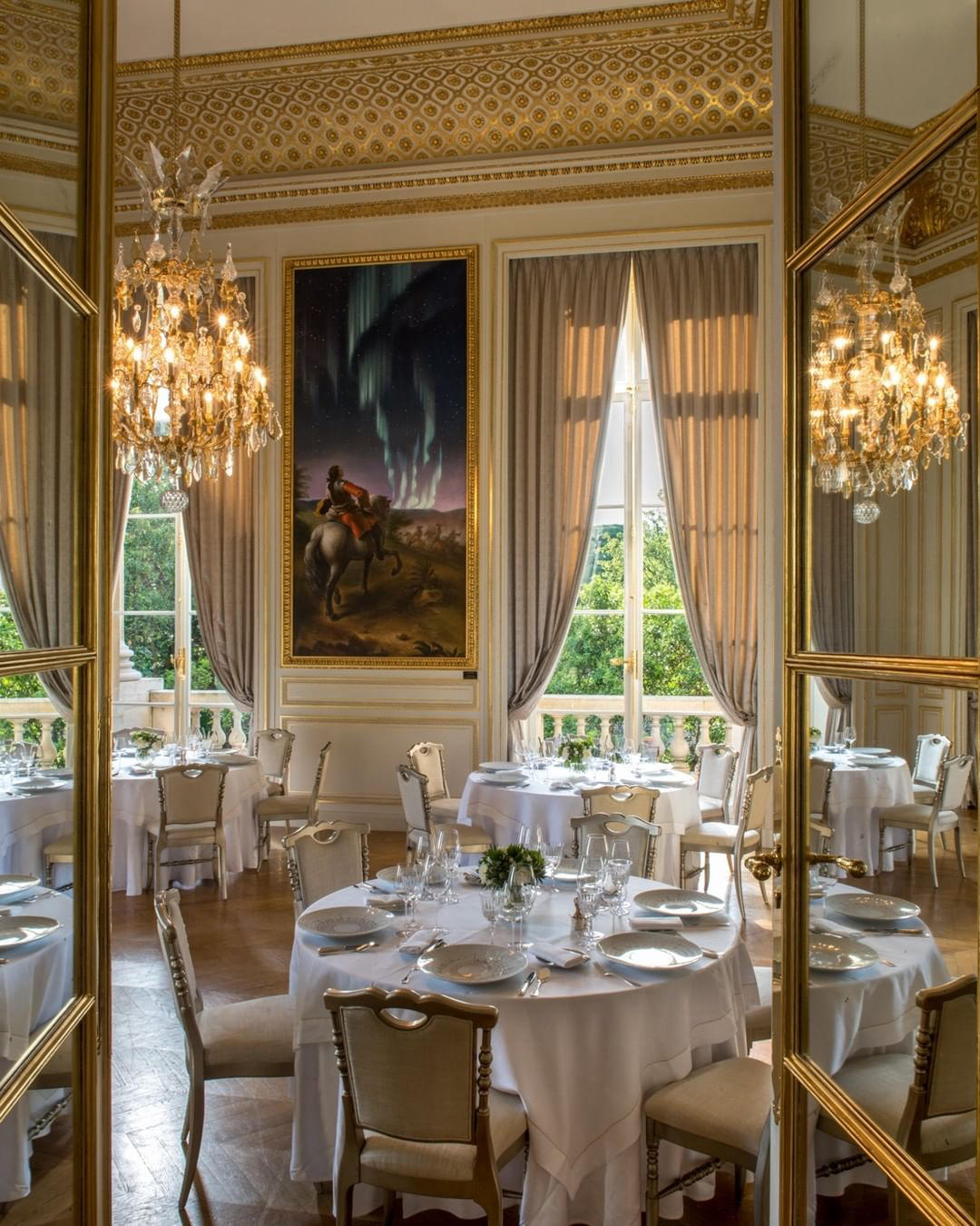 image  1 Hôtel de Crillon - Birthday, wedding, Baby Shower, … - We always have a good reason to celebrate with friends and