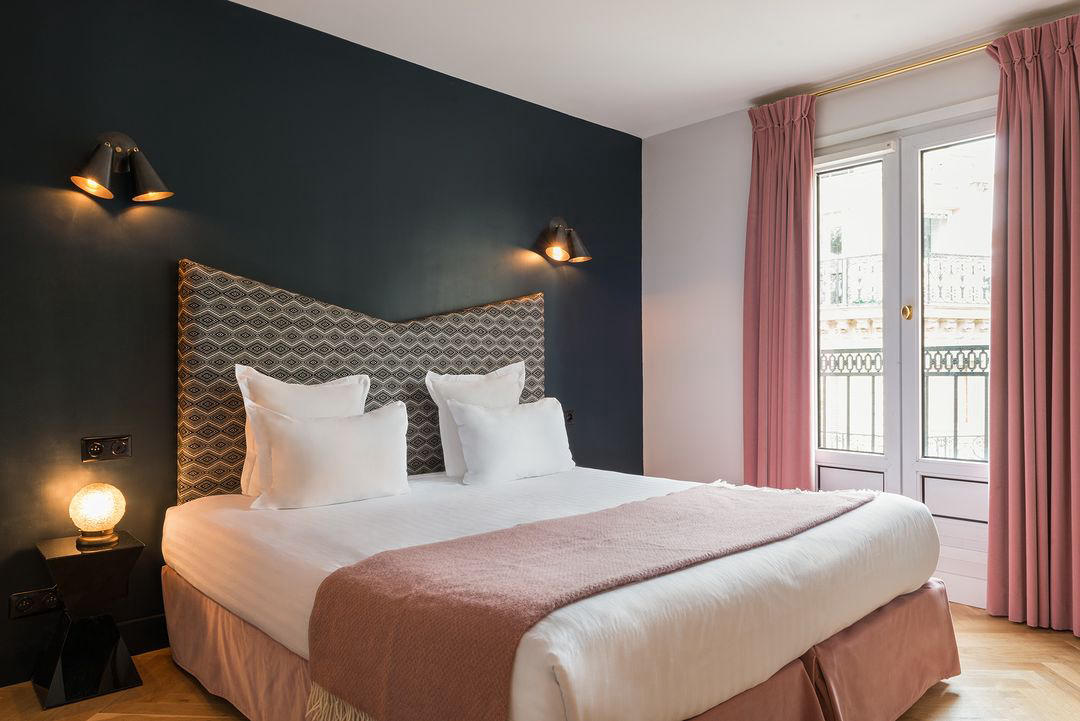With its refined lines, harmonious tones and bright, flowery atmosphere, the Hotel Maison Malesherbe